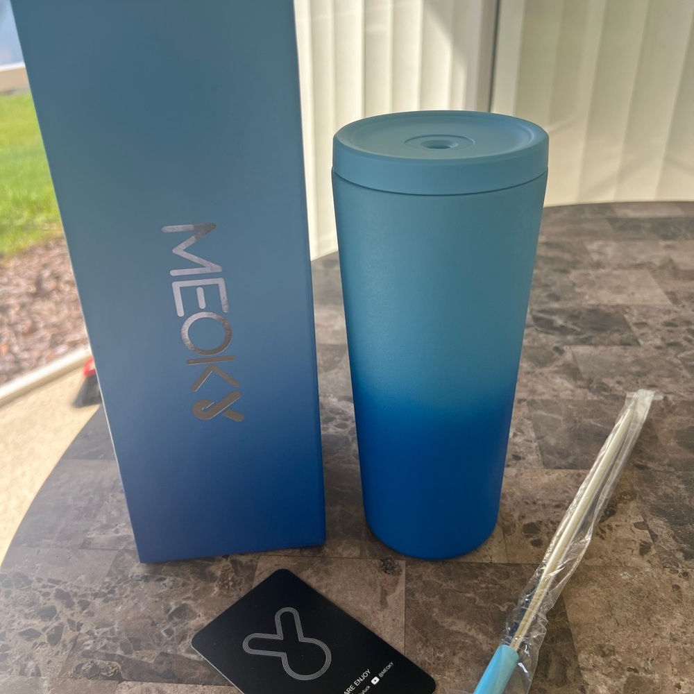 MEOKY Blue Tumbler with Straw